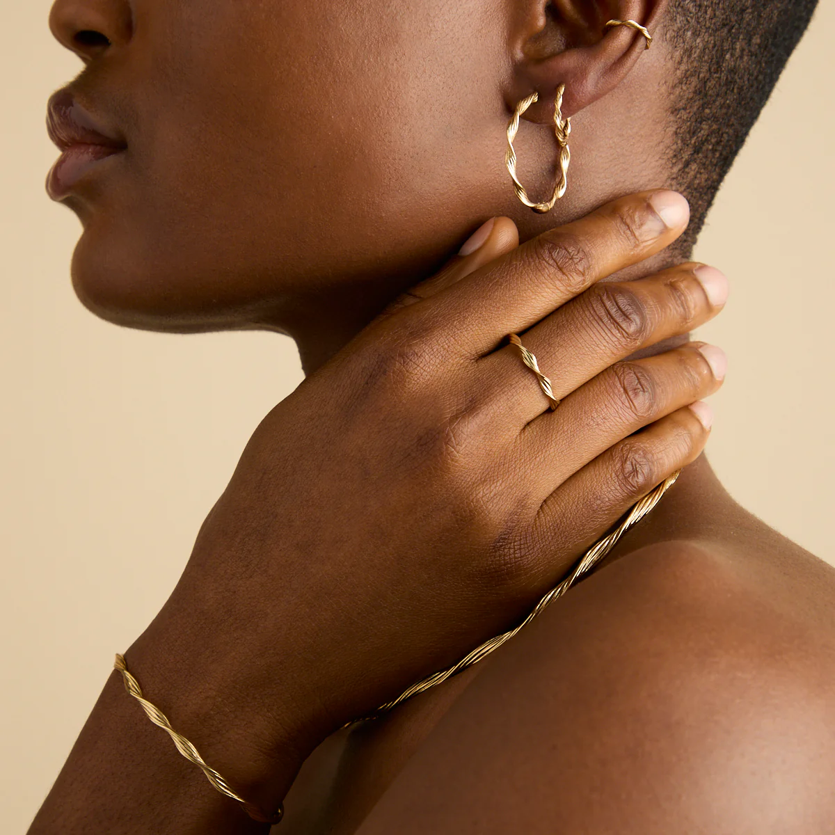 Twist Ear Cuff in Gold - Image 4