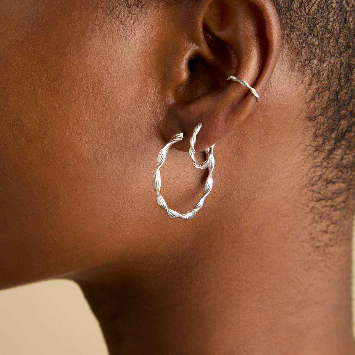 Twist Ear Cuff in Silver - Image 3