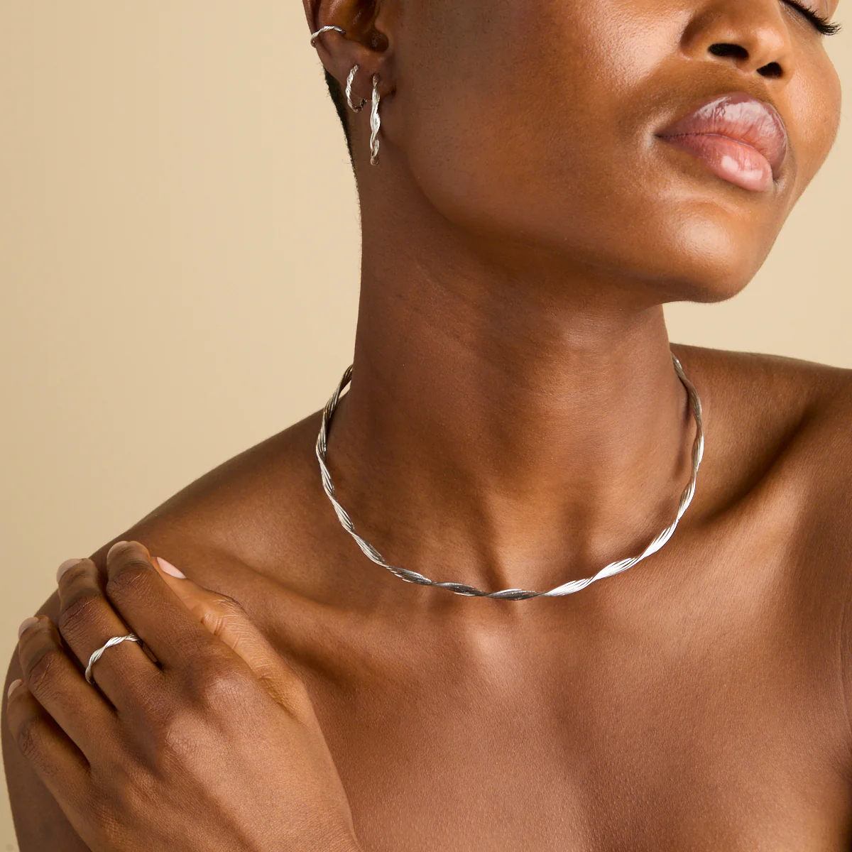 Twist Ear Cuff in Silver - Image 4