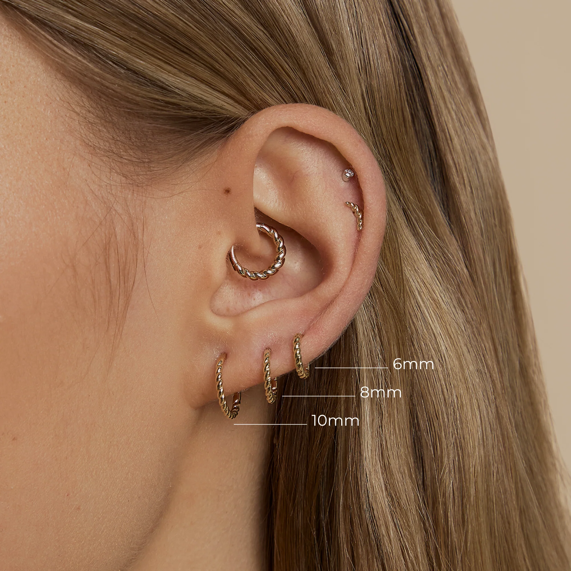 Twisted Rope Seamless Hoop in Solid Gold - Image 3