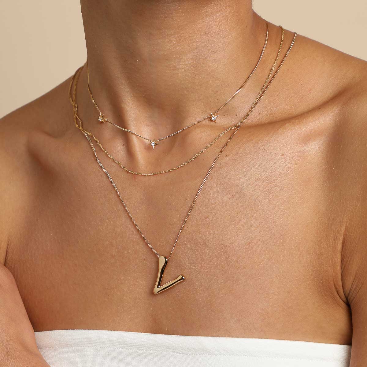 V Initial Bold Pendant Necklace in Gold - Image 3