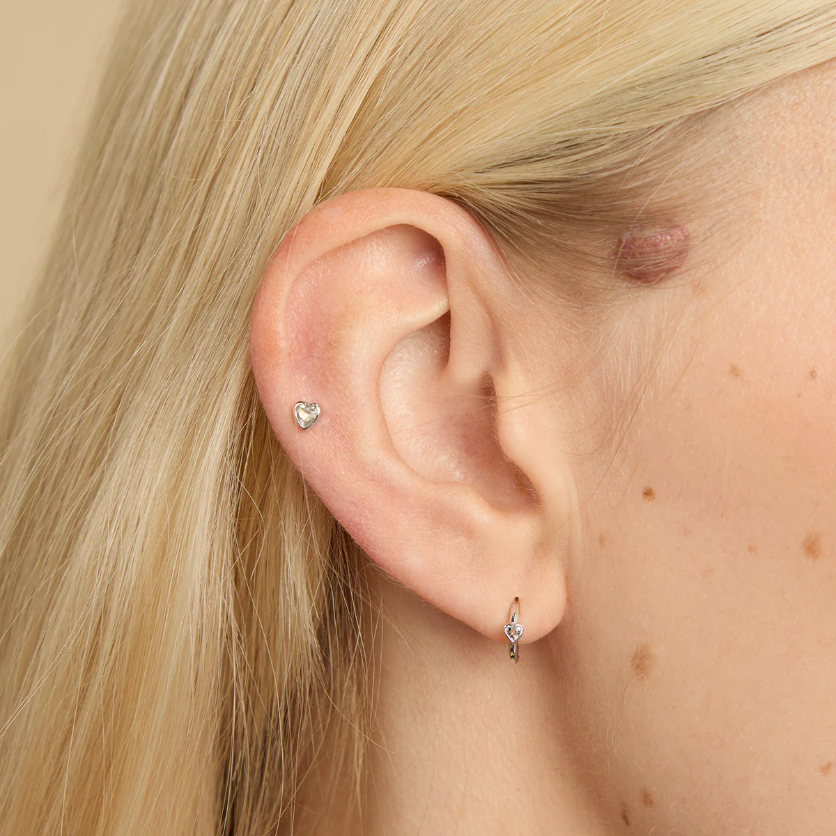 White Topaz Heart Piercing Stud in Solid White Gold - Image 2
