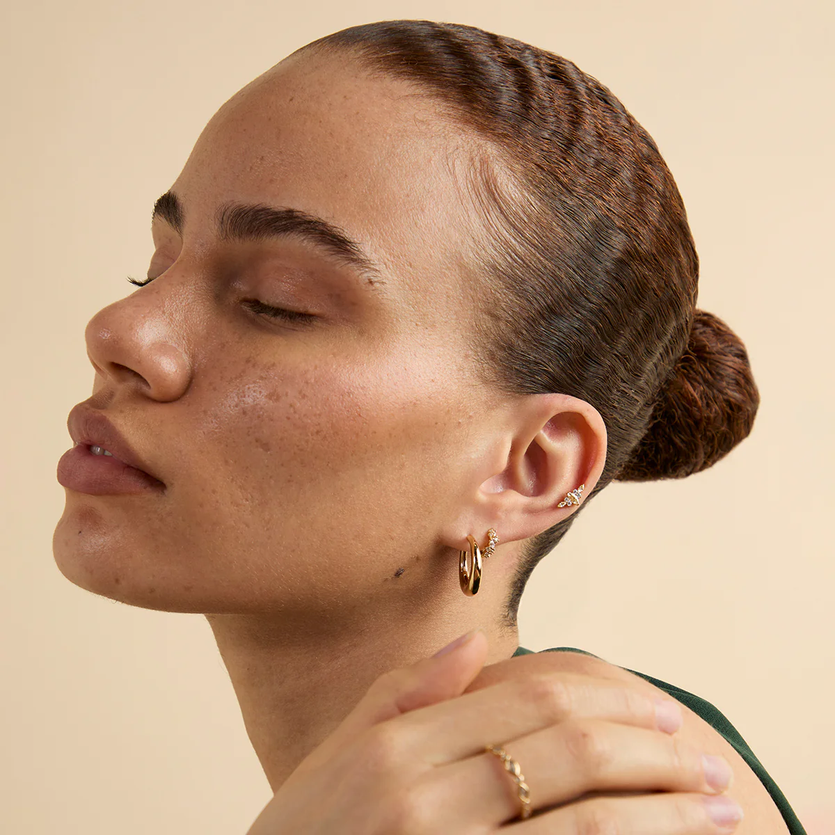 Yellow Cluster Titanium Piercing Stud in Gold - Image 6
