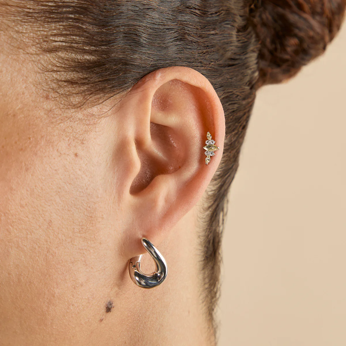 Yellow Cluster Titanium Piercing Stud in Platinum - Image 2