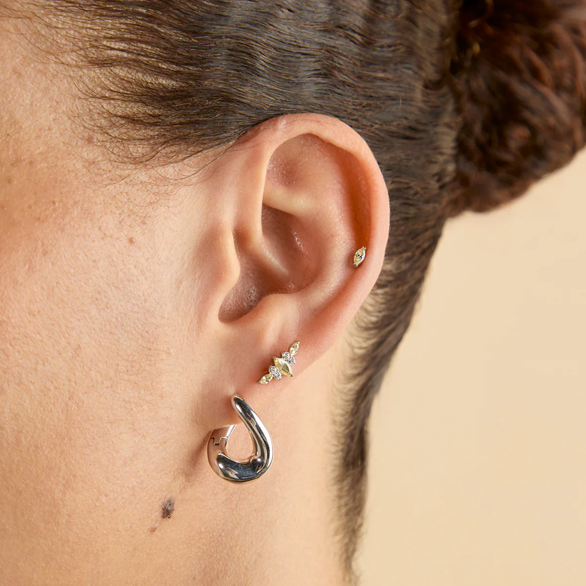 Yellow Cluster Titanium Piercing Stud in Platinum - Image 3